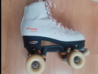 Patines cuatro ruedas. Patinaje artístico.