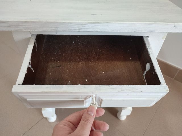 mesita de noche castellana