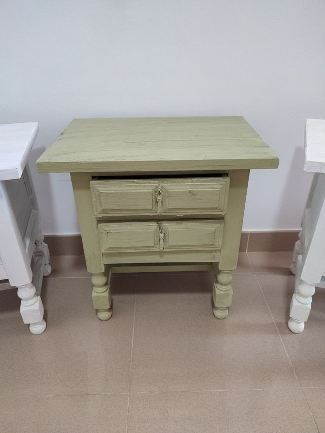 mesita de noche castellana