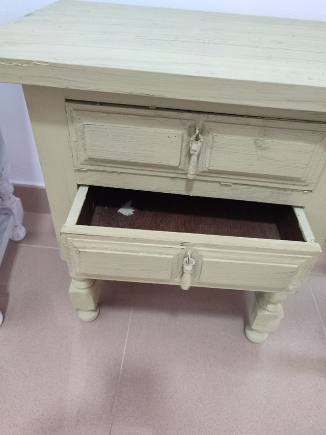 mesita de noche castellana