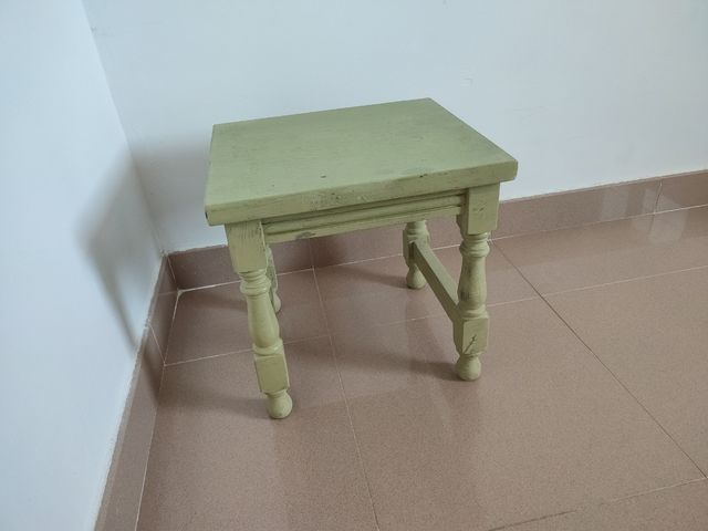 mesita de noche castellana