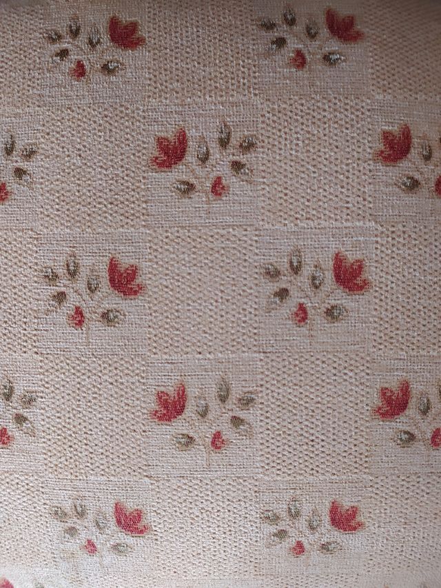 Silla clásica tapizada de madera