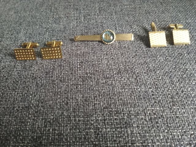 PISA CORBATAS Y CUATRO GEMELOS 