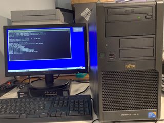 Servidor Fujitsu Primergy TX100