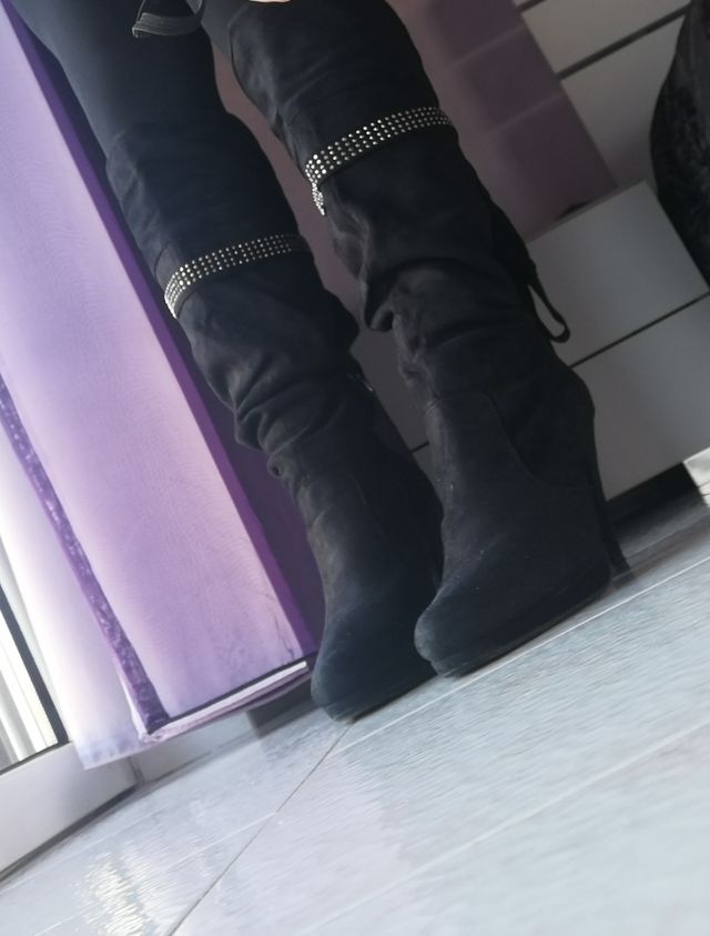 Stivali neri scamosciati con tacco tg. 38