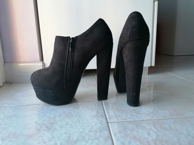 Stivaletti neri scamosciati tg. 38