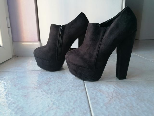 Stivaletti neri scamosciati tg. 38