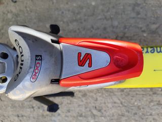 Esquís Rossignol con fijaciones Salomon. 