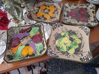 Platos decorativos .