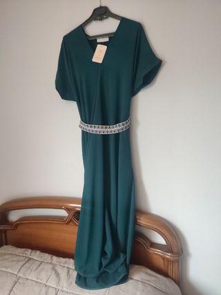 vestido verde con etiqueta