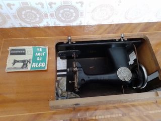 máquina de coser antigua ALFA