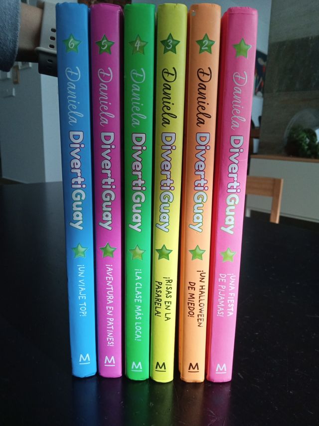 Lote 6 libros. Daniela DivertiGuay