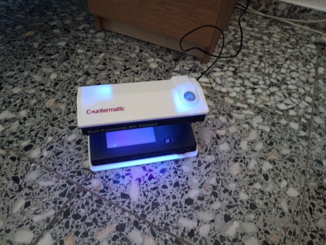 lampara uv detector billetes y documentos falsos
