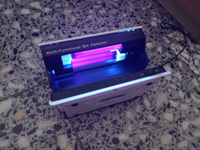 lampara uv detector billetes y documentos falsos