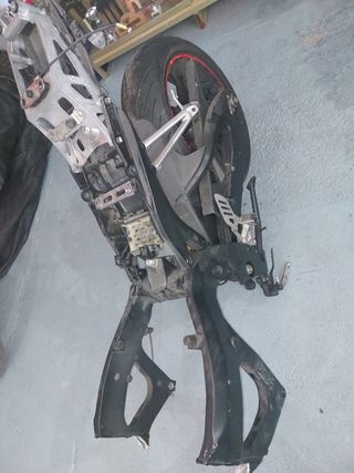 Telaietto Anteriore Per Suzuki GSXR 600 (2006-2007) - Ricambio Originale, Spedizione Dall'Italia