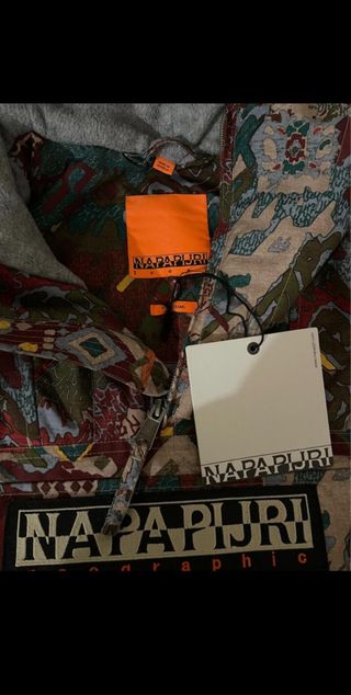 Chaqueta y gorro NAPAPIJRI