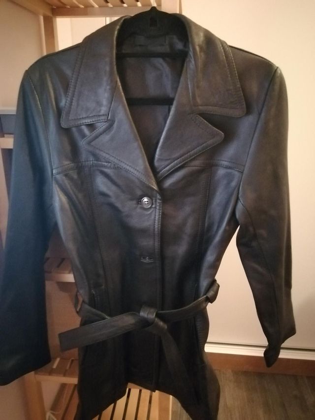 Chaqueta de piel negra