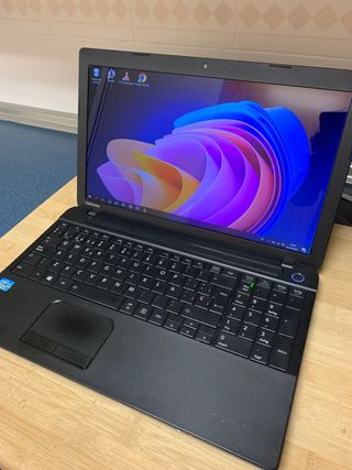 Toshiba satellite intel i3/8Gb 