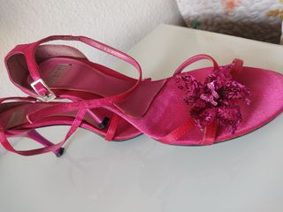 zapatos y cartera en  fucsia  marca eferri