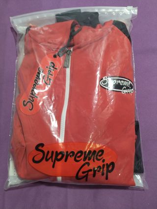 Chaqueta con capucha. Supreme Grip