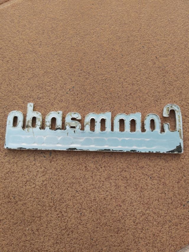 Emblema Jeep Commando a trazione integrale