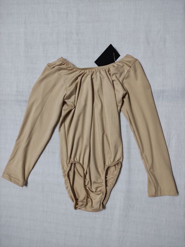 MAILLOT MANGA LARGA BLANCO, BEIGE, ROJO Y NEGRO.