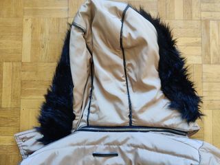 Plumas tipo abrigo largo,  impermeable y capucha d