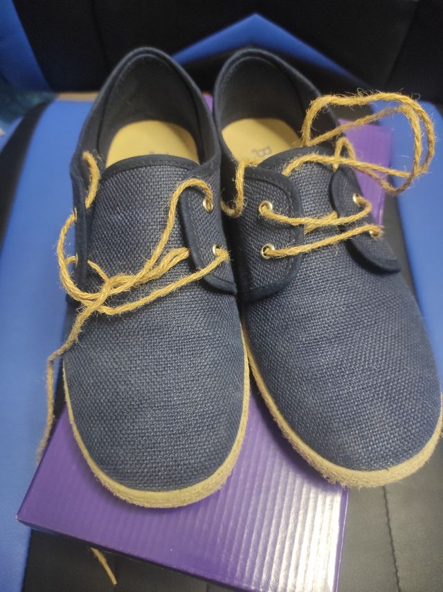 Blucher azul marino cordón lino, talla 35.