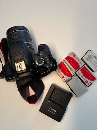 Canon EOS 650 D con objetivo