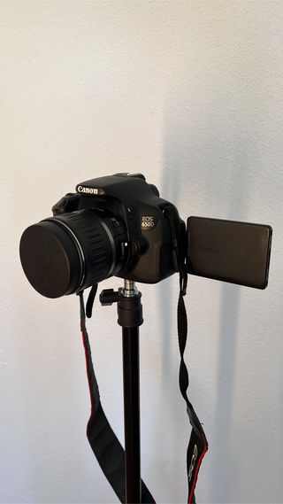 Canon EOS 650 D con objetivo