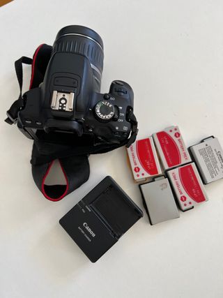 Canon EOS 650 D con objetivo