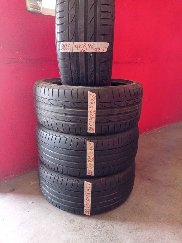 Dos neumáticos de ocasión 225/40 R18 92Y