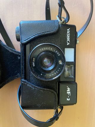Cámara de fotos vintage Yashica MF-2