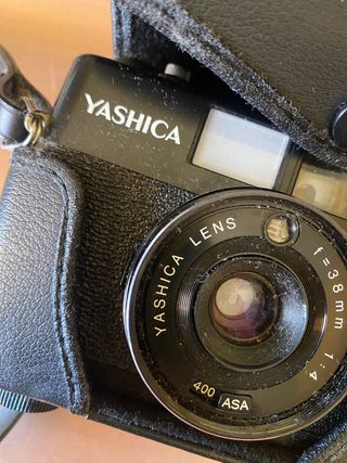 Cámara de fotos vintage Yashica MF-2