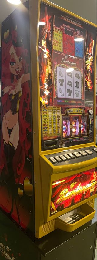 Tragaperras burlesque R. Franco