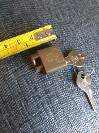 Candado de teléfono antiguo