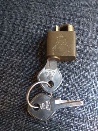 Candado de teléfono antiguo