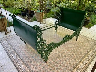 Cama antigua de forja , año 1900