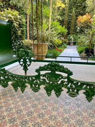 Cama antigua de forja , año 1900