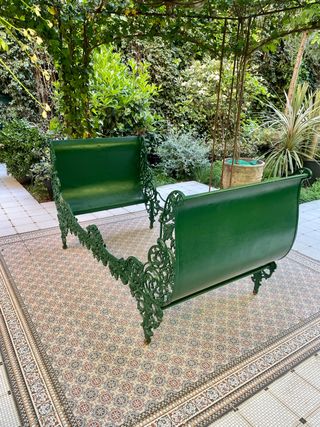 Cama antigua de forja , año 1900