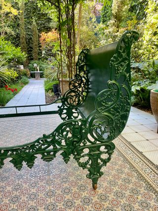 Cama antigua de forja , año 1900