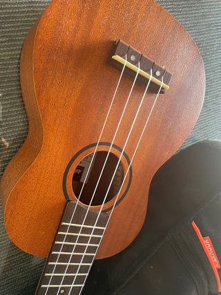 Ukelele soprano nuevo con funda