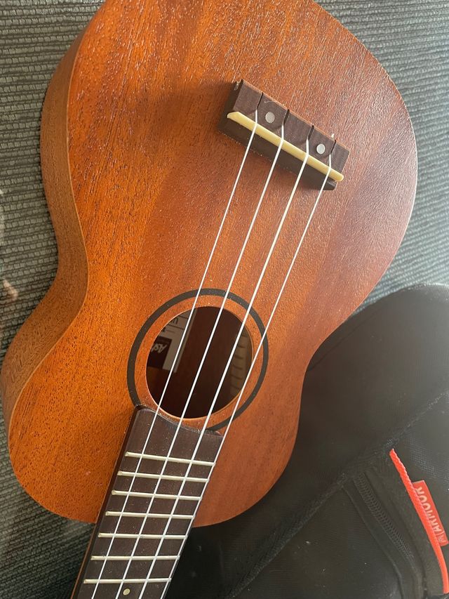 Ukelele soprano nuevo con funda