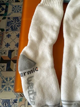 Lote nueve para niño calcetines y gorro