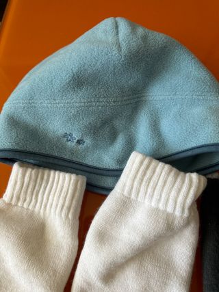 Lote nueve para niño calcetines y gorro