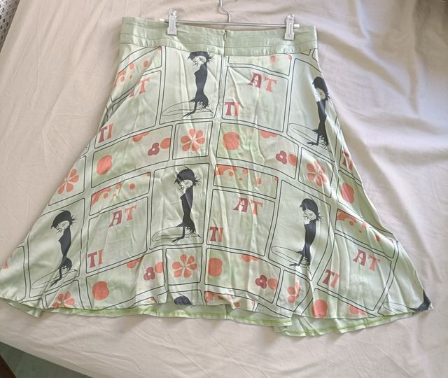 Falda de seda verde de Custo Barcelona.