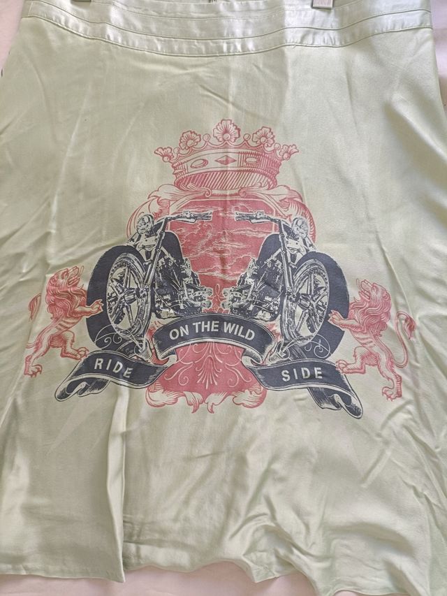 Falda de seda verde de Custo Barcelona.