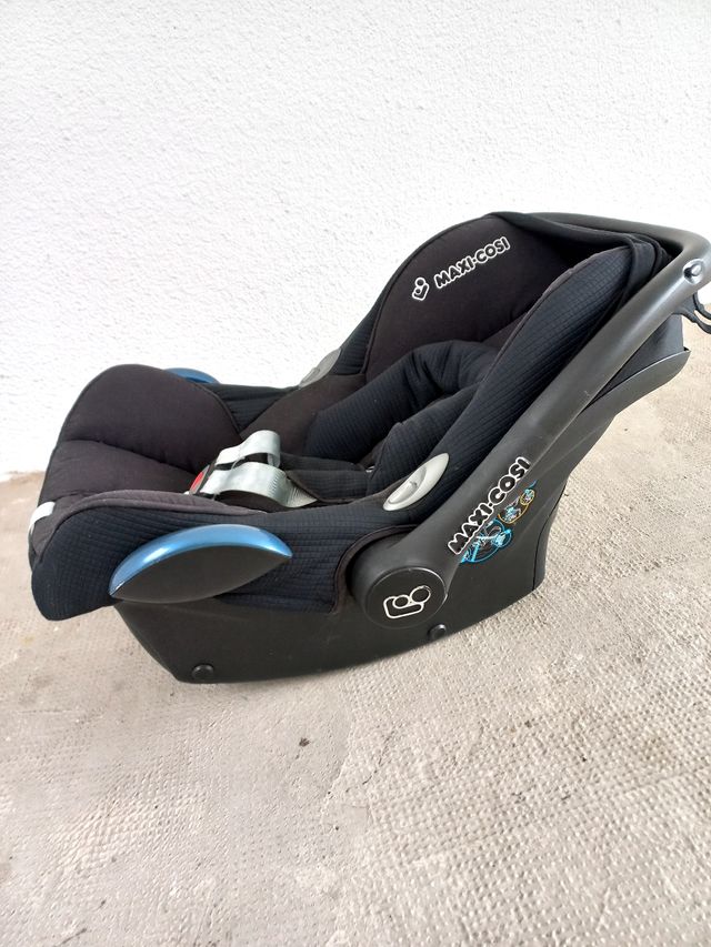Maxi Cosi con burbuja para la lluvia