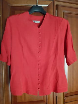 Blusa roja de señora