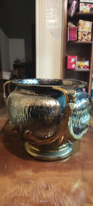 Precioso macetero bañado en bronce